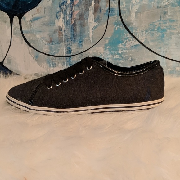 Woman's Nautica Size 7.5 - Picture 4 of 8